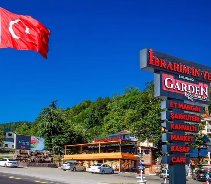 İbrahimin Yeri — Bakacak mevkiinde meşe közünde pişen köfte ve pirzola